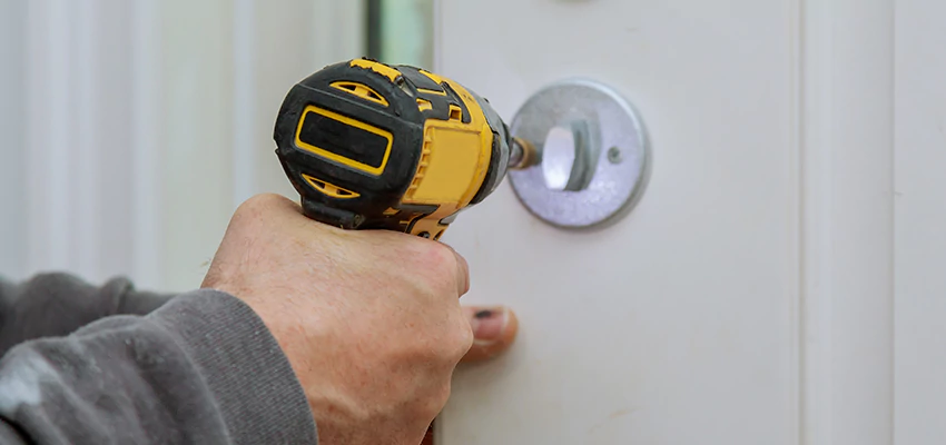 Street Locksmith For Smart Lock Repair in Tustin, CA